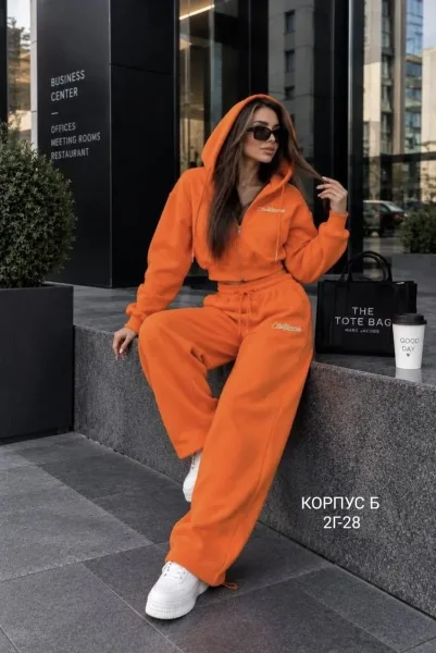 Спортивный костюм-двойка, ставший фаворитом у всех красоток — фото 5