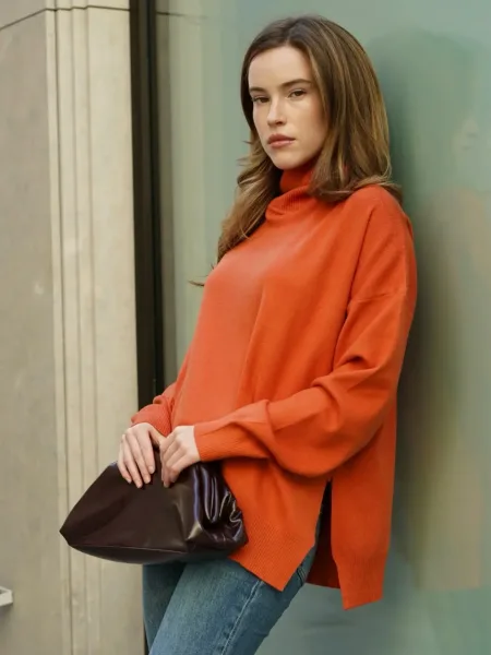 Оверсайз свитер из мягкой приятной к телу вязки — фото 30