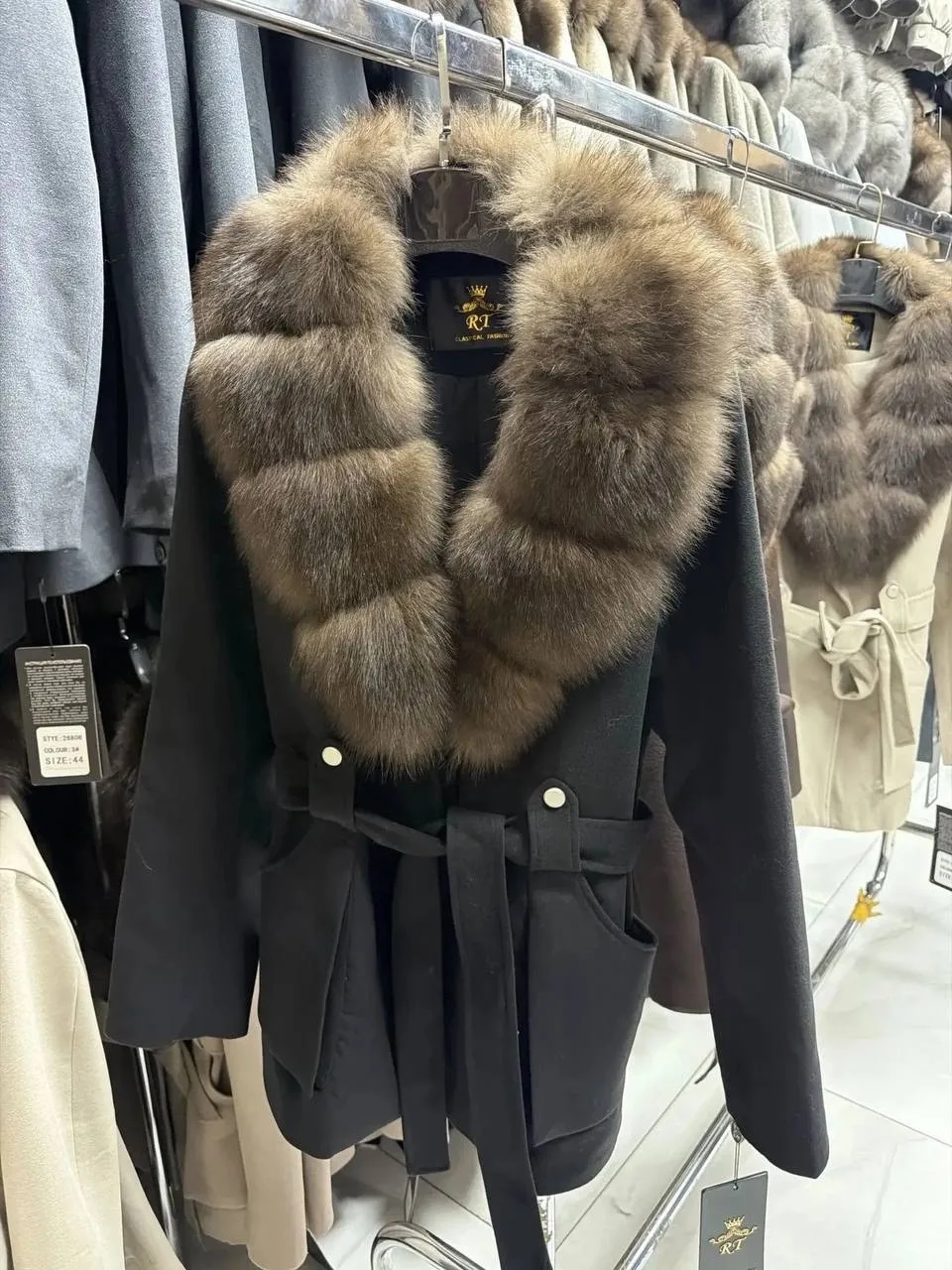 Длинная шуба из натурального меха — фото 1