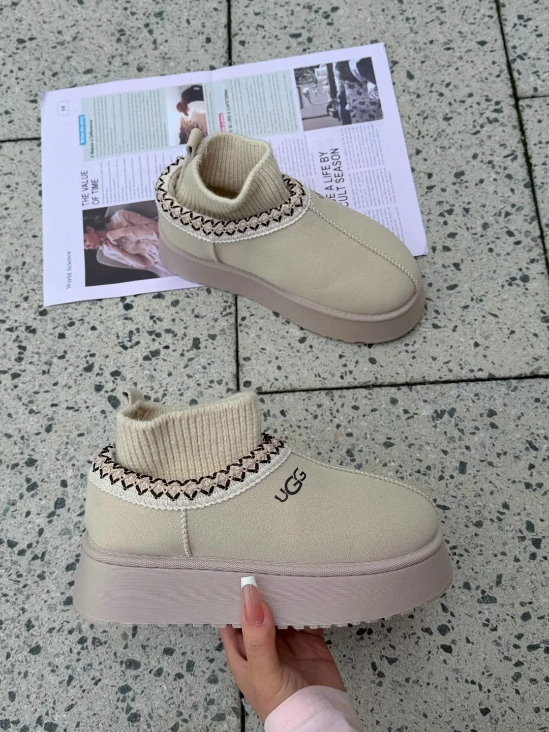 Зимние ботинки UGG на платформе из premium-материала — фото 1
