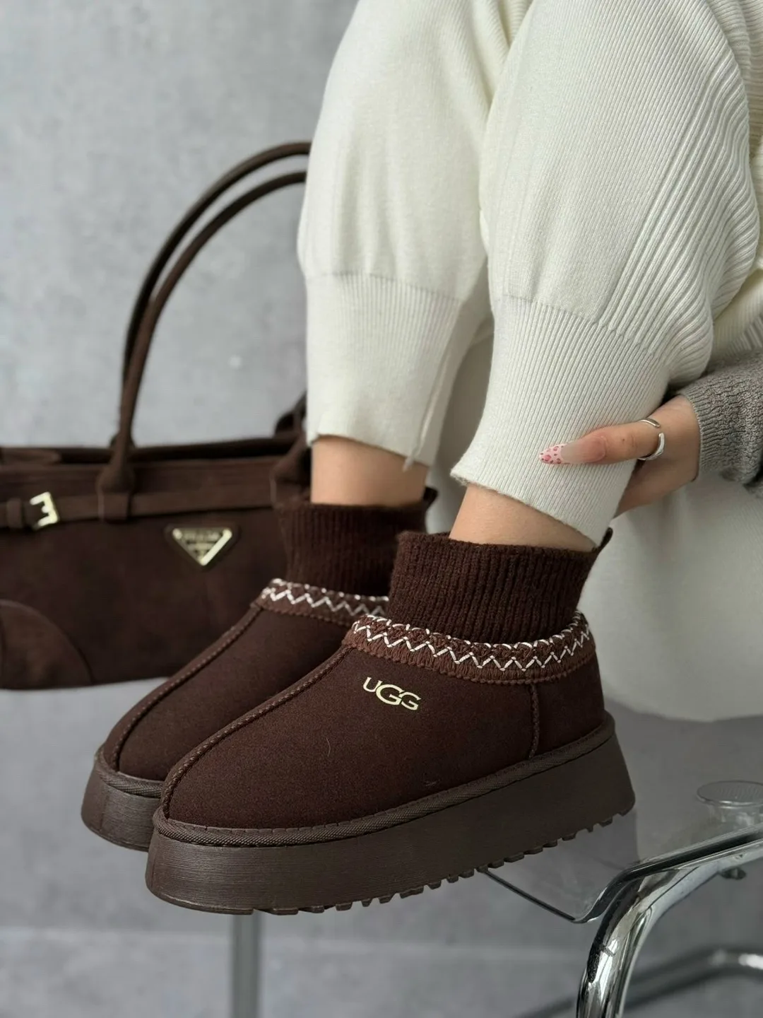 Зимние ботинки UGG на платформе из premium-материала — фото 2