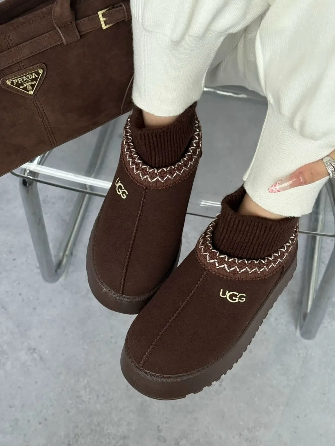 Зимние ботинки UGG на платформе из premium-материала — фото 4