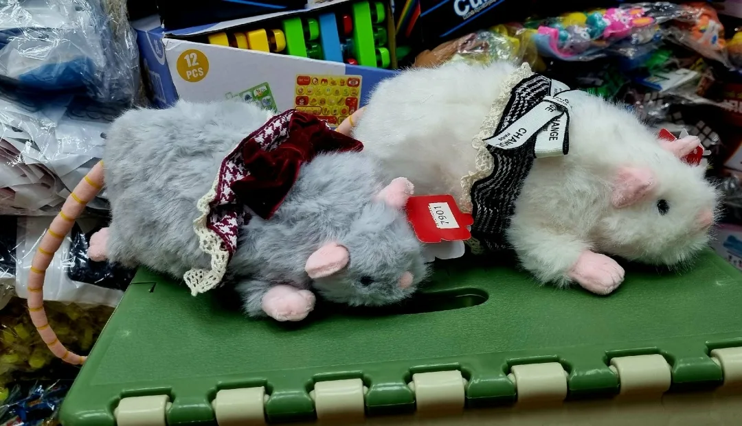 Мягкая игрушка в виде крыски из приятного на ощупь материала — фото 8