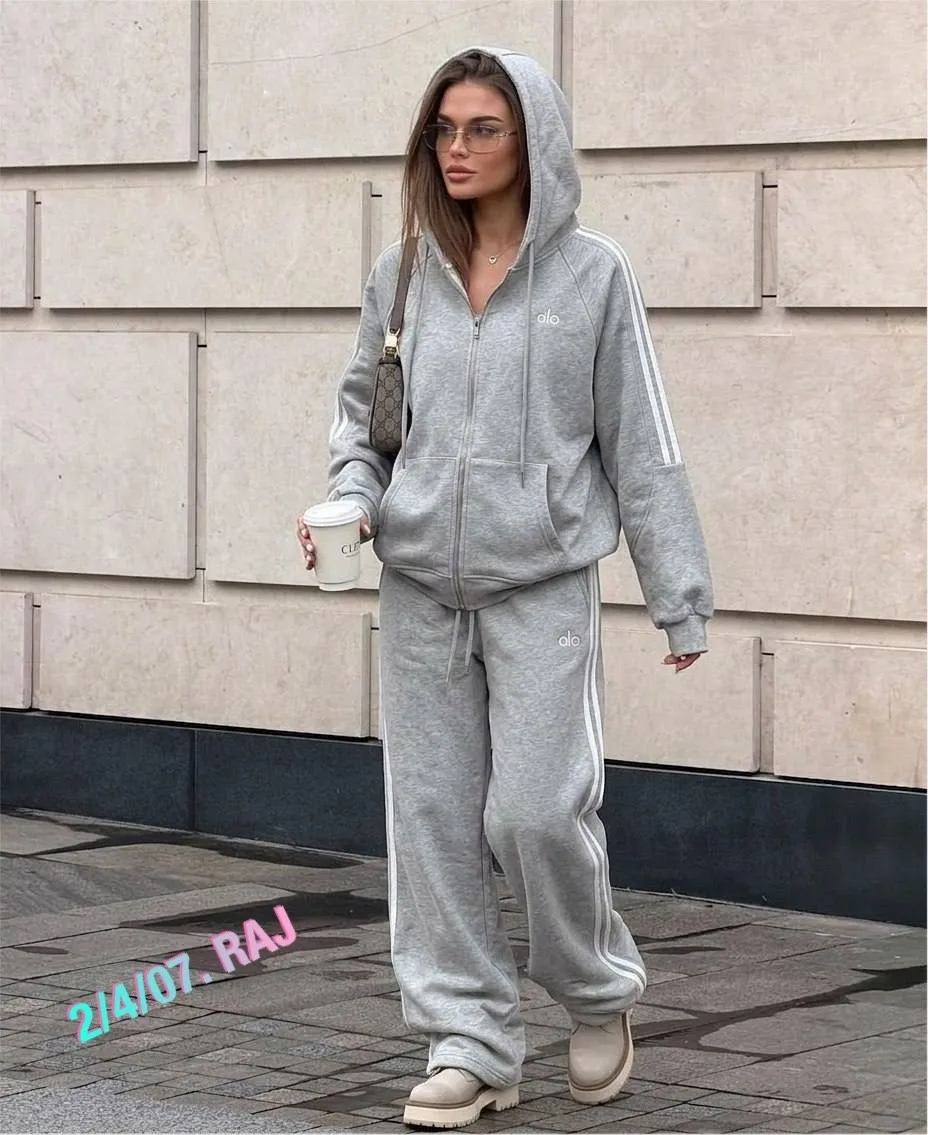 Новый костюм Adidas с начесом и часами — фото 2