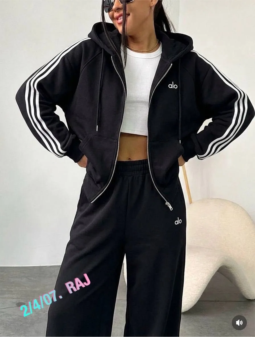 Новый костюм Adidas с начесом и часами — фото 3