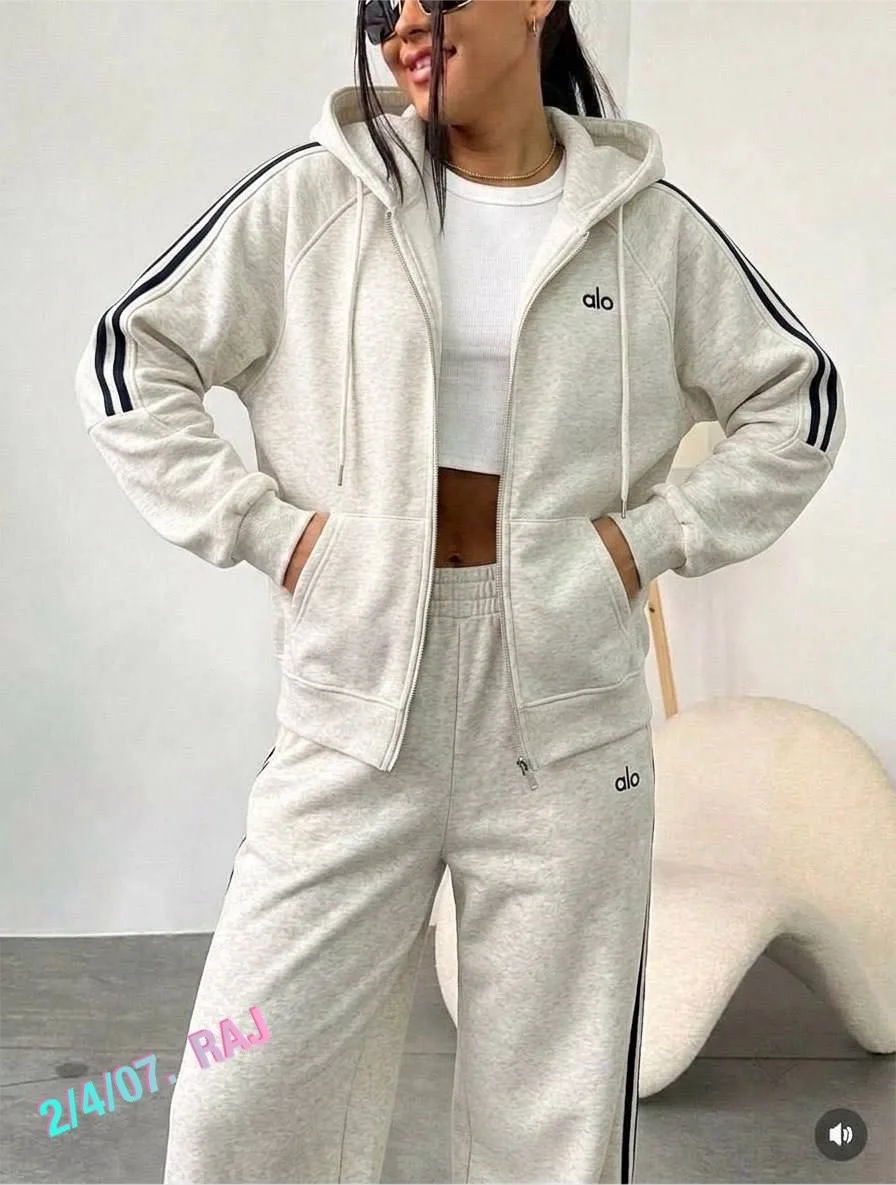 Новый костюм Adidas с начесом и часами — фото 4