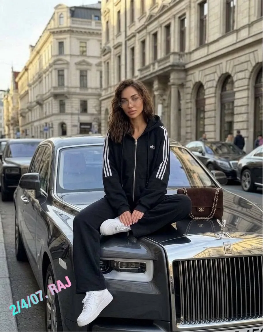 Новый костюм Adidas с начесом и часами — фото 6