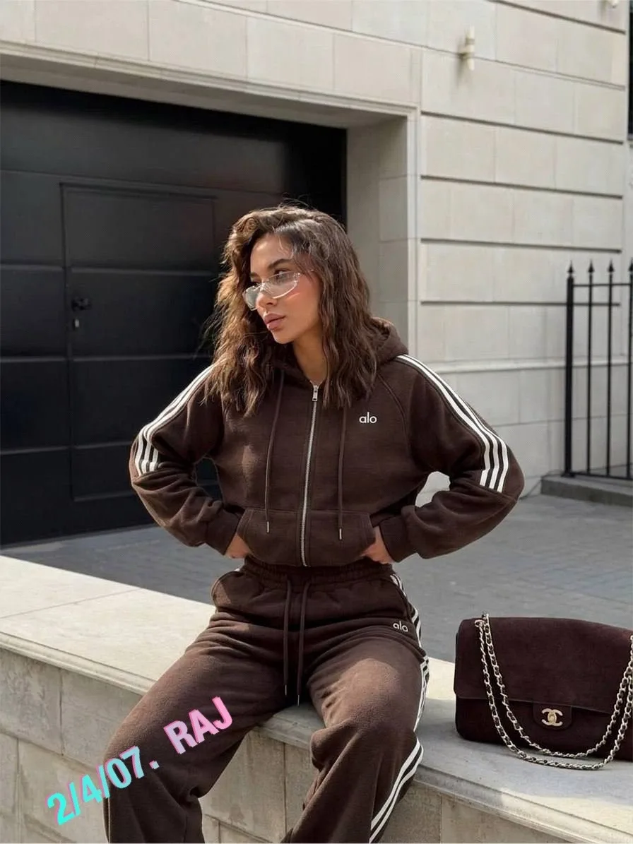 Новый костюм Adidas с начесом и часами — фото 8