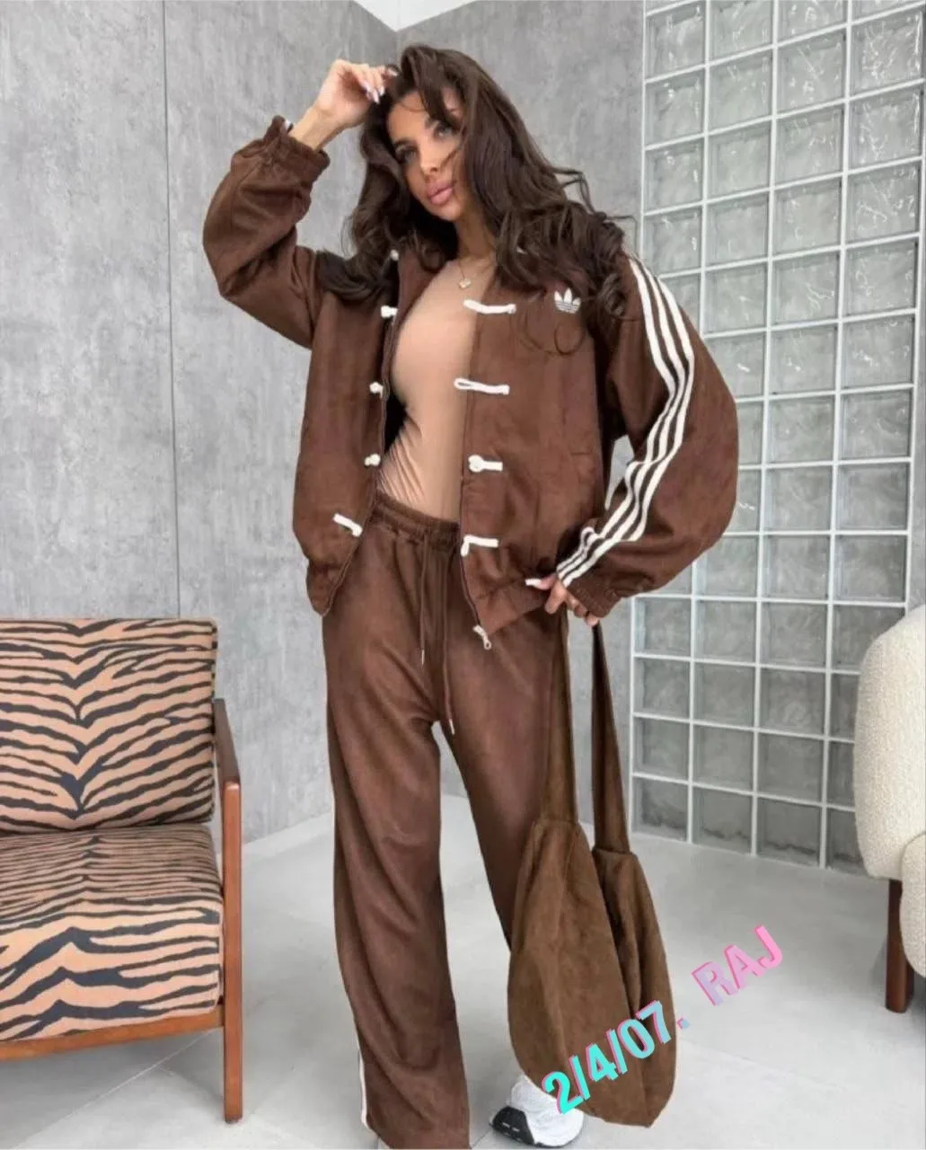Костюм Adidas из ткани трёхнитка с вышивкой логотипа — фото 2