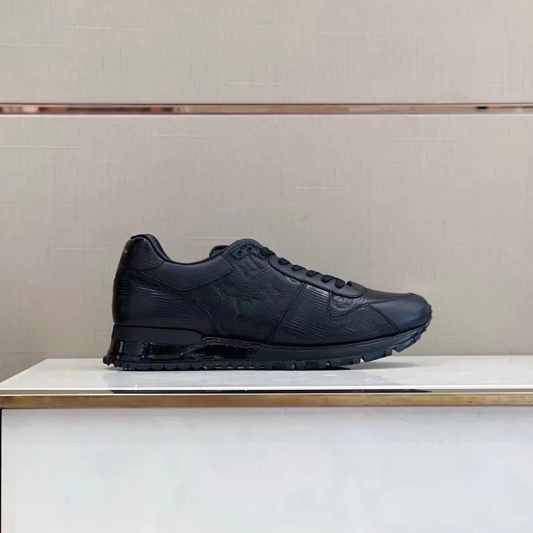 Мужские кроссовки Louis Vuitton Run Away из чёрной кожи с рельефной монограммой и спортивным силуэтом — фото 8