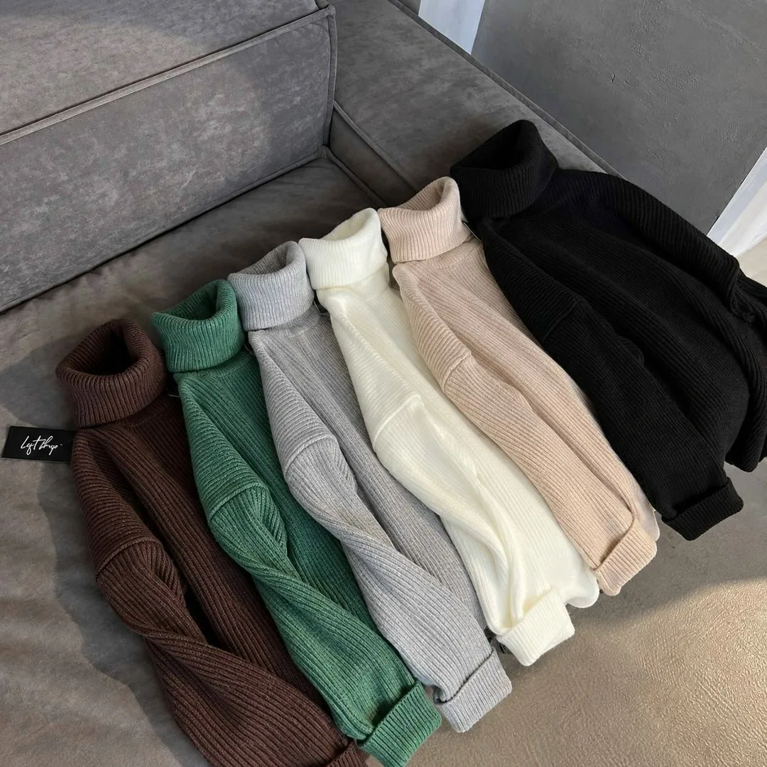 Теплый, безумно удобный базовый вязанный свитер в стиле OVER SIZE, с лосинами доступен к заказу в самых популярных цвета — фото 6
