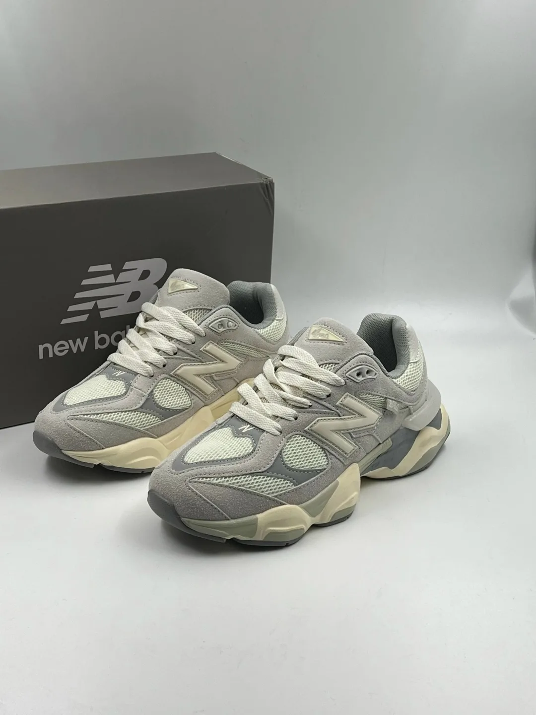 Кроссовки из замши — фото 4