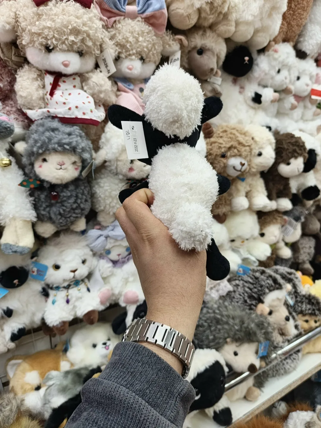 Мягкая игрушка барашка из качественного материала — фото 3