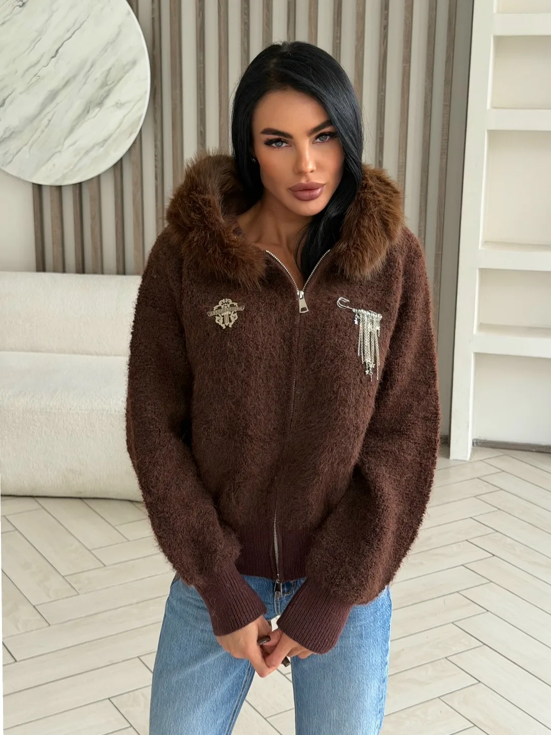Укороченный пушистый свитер Chrome Hearts съемным мехом и металлическими элементами — фото 3