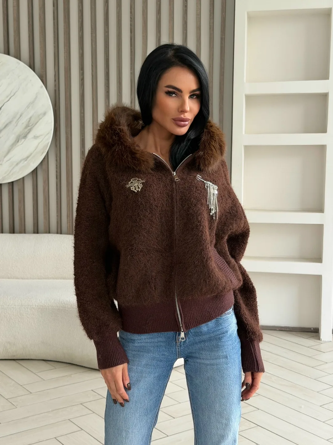 Укороченный пушистый свитер Chrome Hearts съемным мехом и металлическими элементами — фото 4