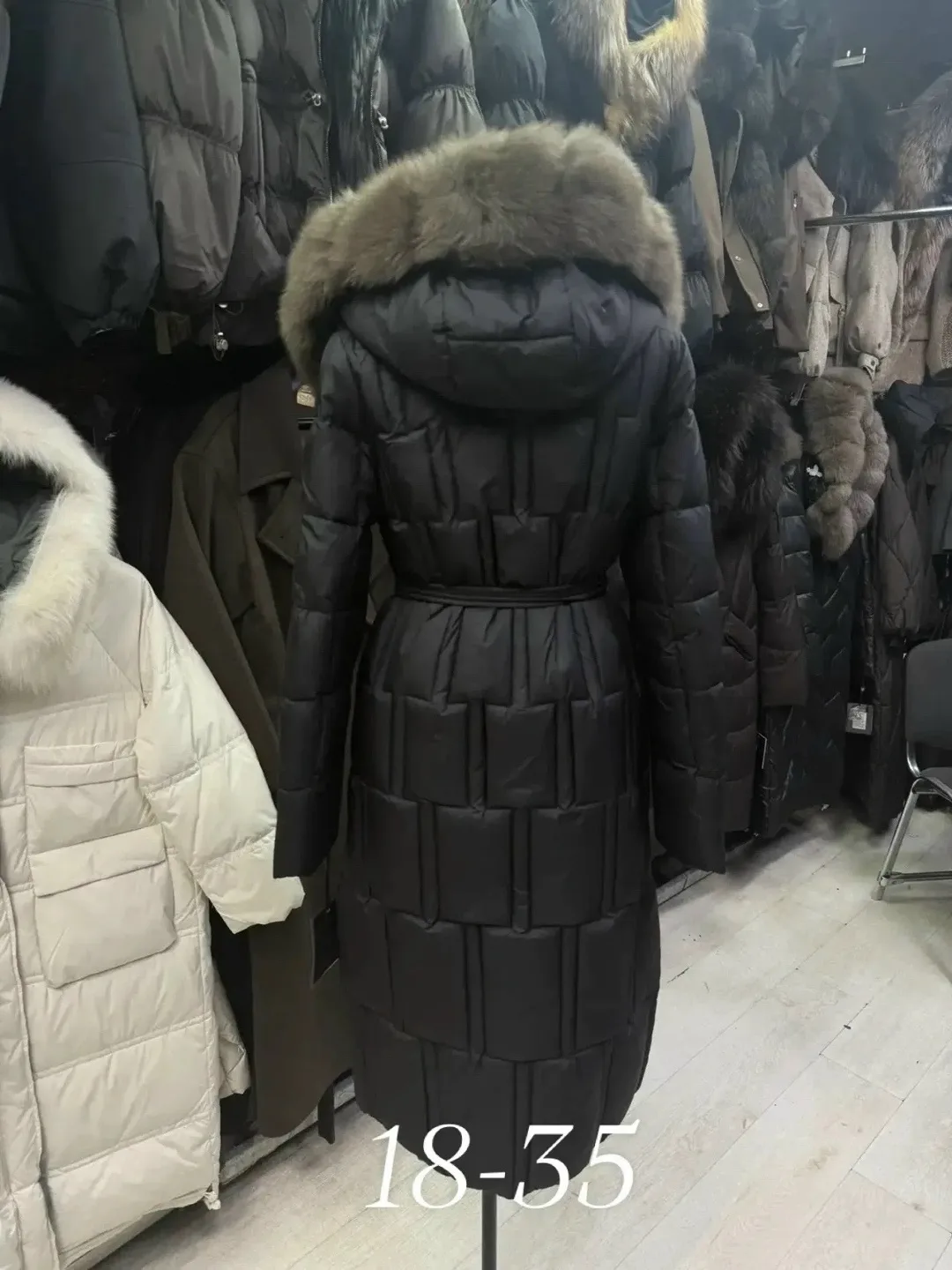 Зимняя куртка с натуральным мехом лисички — фото 4