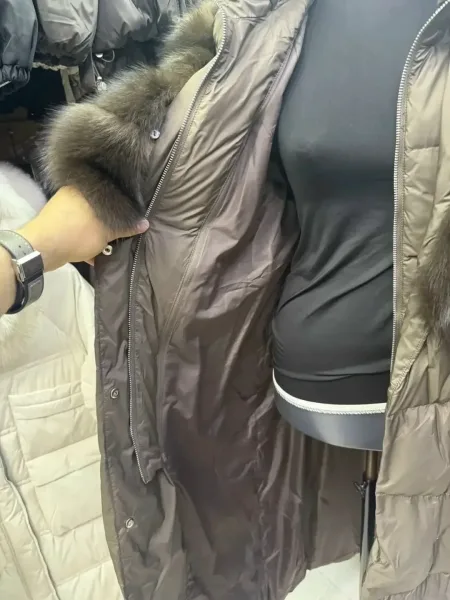 Зимняя куртка с натуральным мехом лисички — фото 6