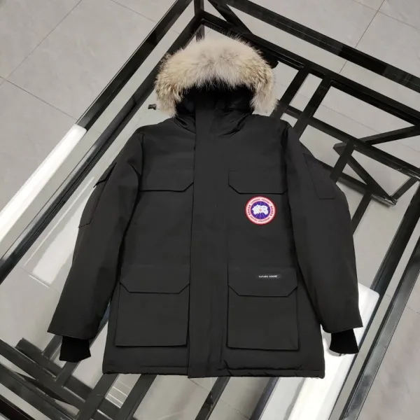 Модель рассчитана на холодную погоду и выглядит именно так, как должна выглядеть серьёзная зимняя парка плотная, объёмна — фото 5