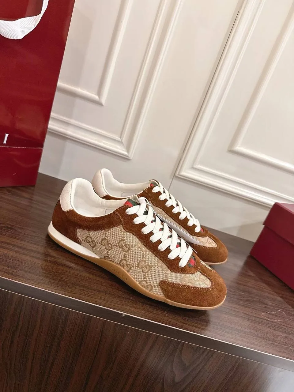 Низкопрофильные городские кеды Gucci Shift из замши и текстиля — фото 1