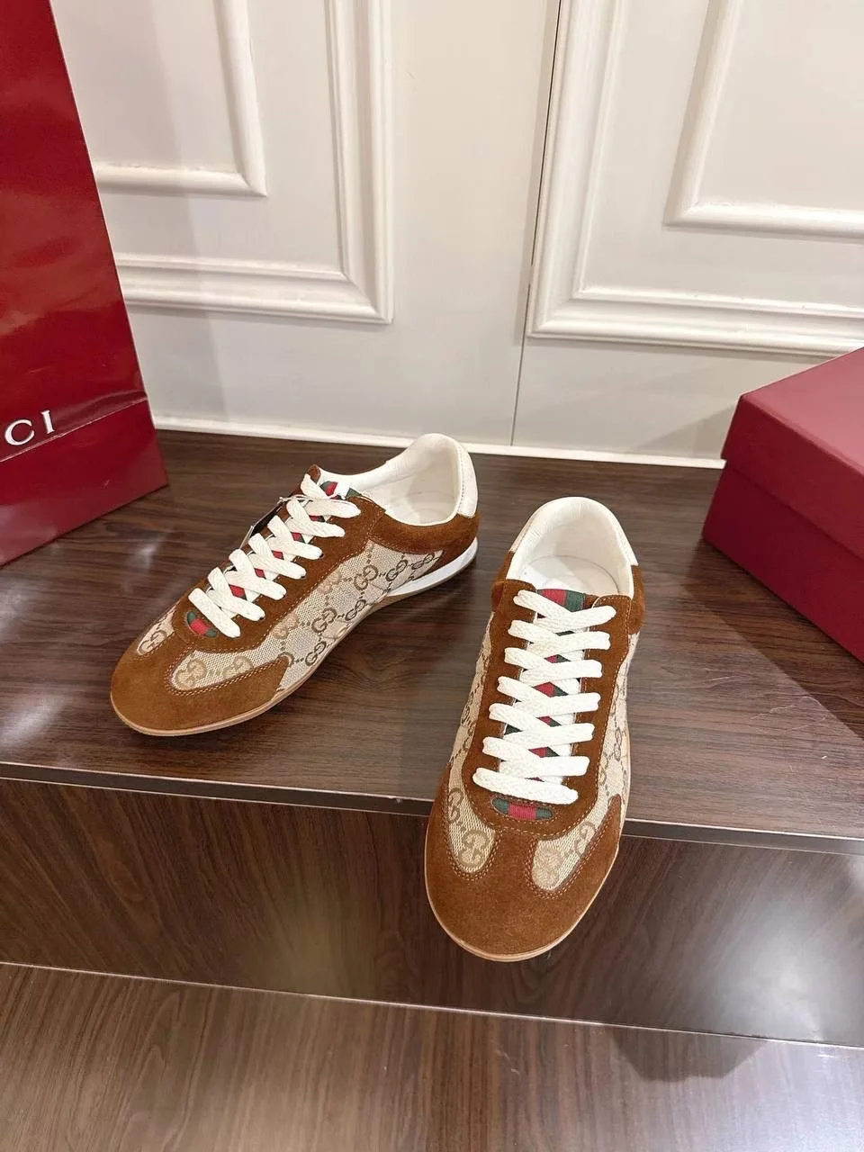 Низкопрофильные городские кеды Gucci Shift из замши и текстиля — фото 4