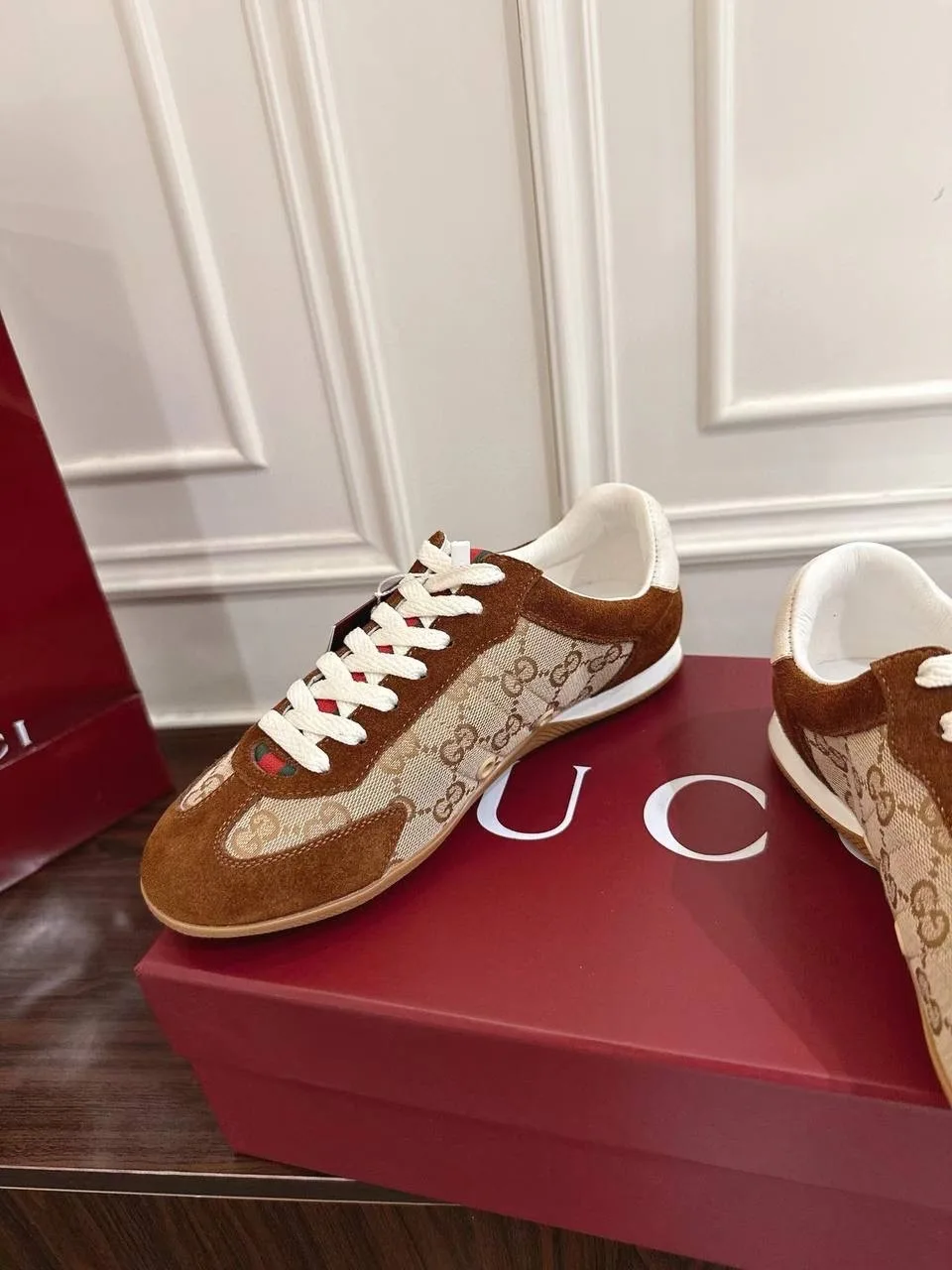 Низкопрофильные городские кеды Gucci Shift из замши и текстиля — фото 6
