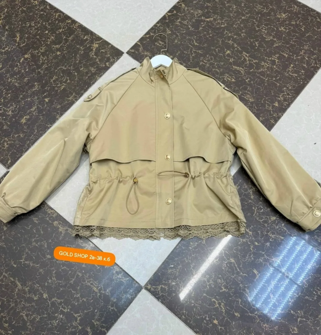 Тренч с акцентом на кружеве — фото 12