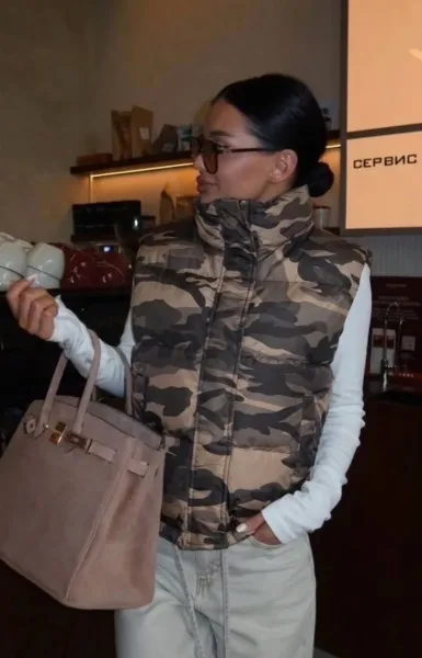 Камуфляжный жилет в эстетике military street style - сочетание функциональности, комфорта и актуального дизайна — фото 12