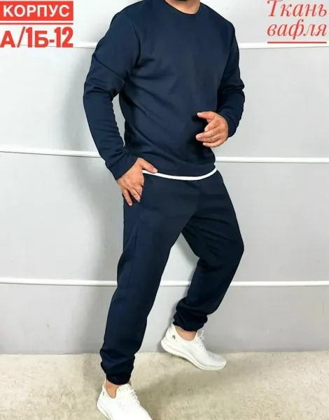 Тонкий костюм из ткани вафля на основе полиэстера — фото 3