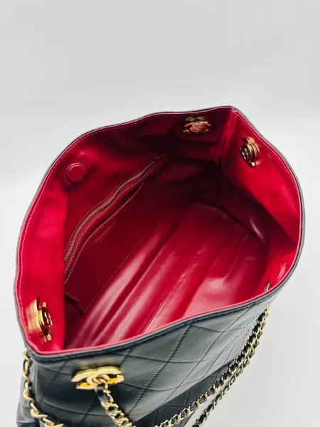 Chanel Сумка выполнена из натуральной кожи — фото 10