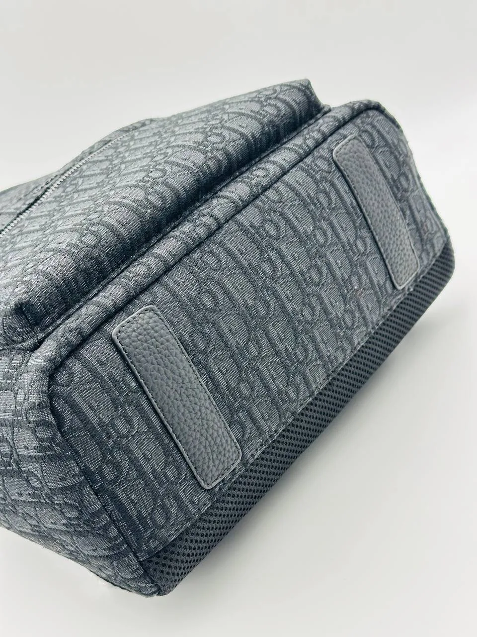 Сумка из коллекции Dior с вышивкой в стиле Jacquard — фото 7
