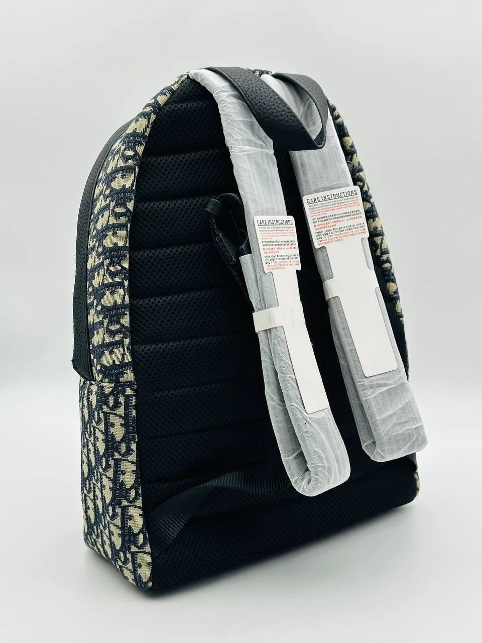 Сумка из коллекции Dior с вышивкой в стиле Jacquard — фото 10