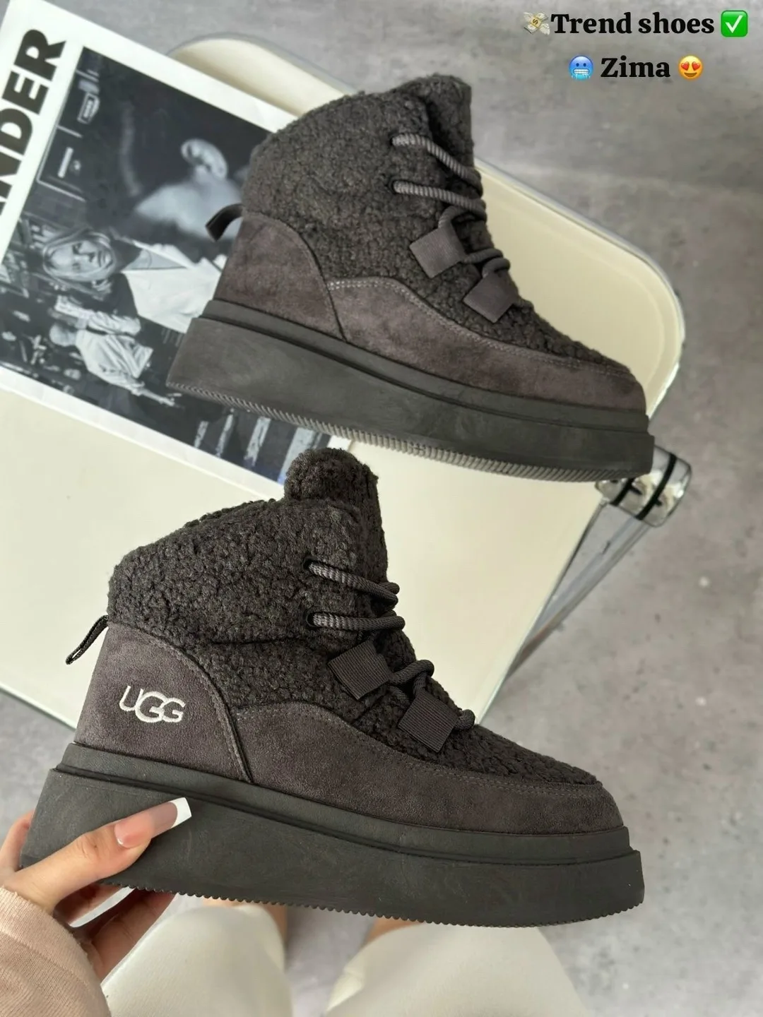 Зимние ботинки UGG на платформе из натуральной замши — фото 1