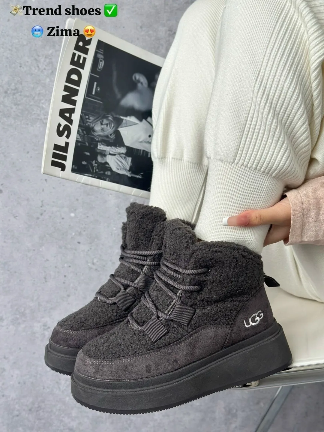 Зимние ботинки UGG на платформе из натуральной замши — фото 2