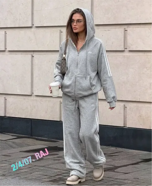 Костюм Adidas с начесом для комфортной носки в прохладную погоду — фото 18