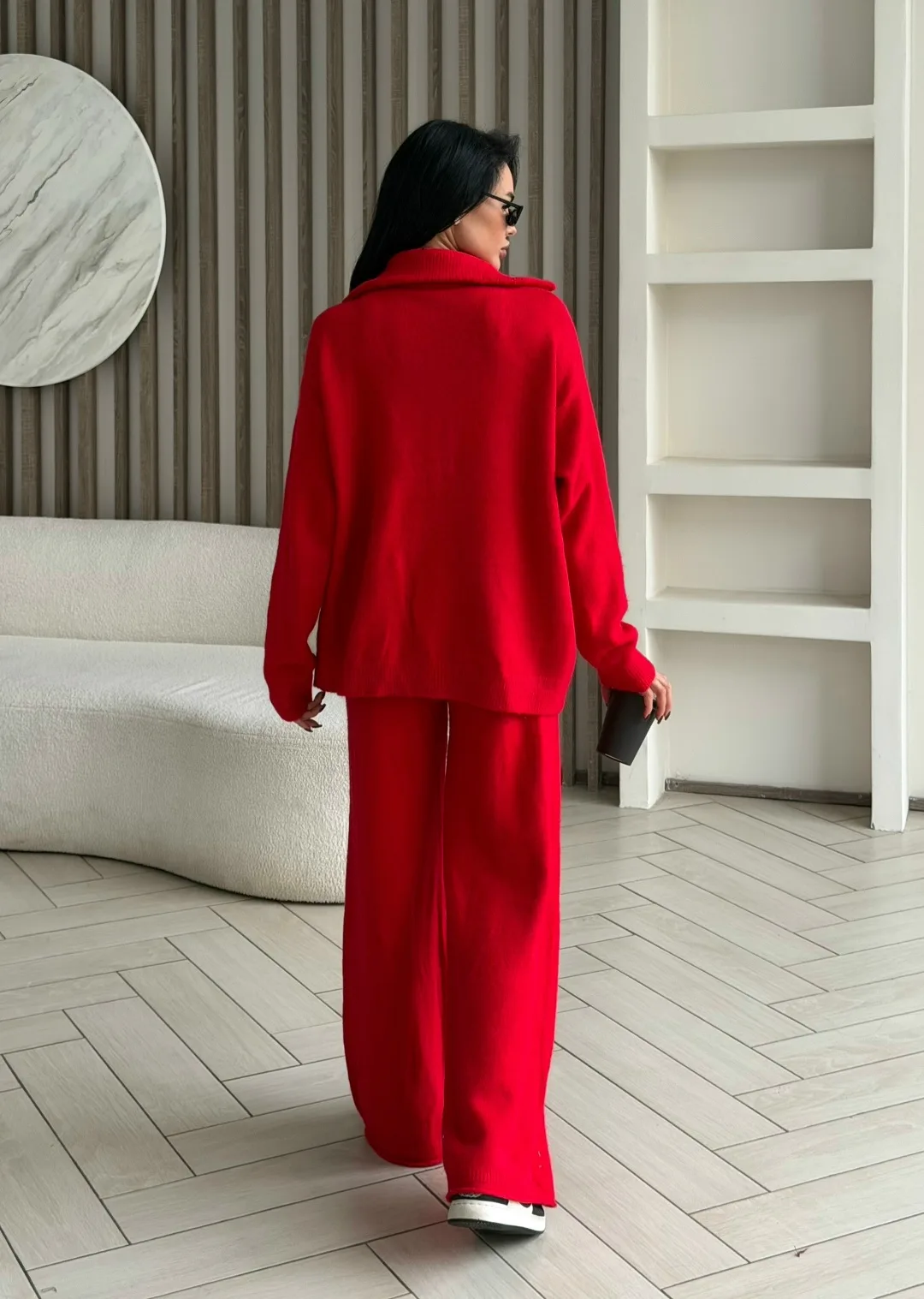 Трикотажный костюм с кардиганом oversize на молнии и брюками — фото 7