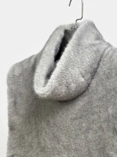 Нереально крутые и мягкие манишки MAX MARA из эко меха под норку — фото 7