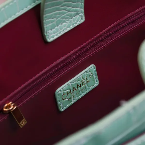 CHANEL, сумка-мессенджер из экокожи — фото 15
