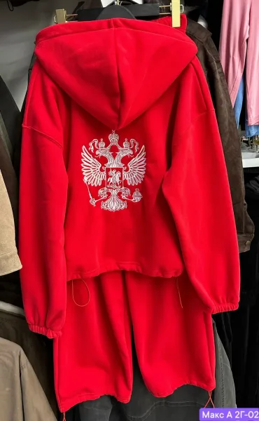 Костюм 2-ка из трёхнитки с начёсом, флаг на груди — фото 6