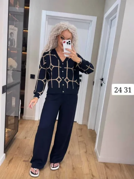 Костюм оверсайз из кашемира — фото 8