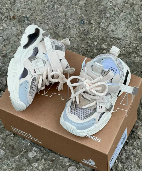 Легкие кроссовки из эко-кожи для повседневной носки — фото 10