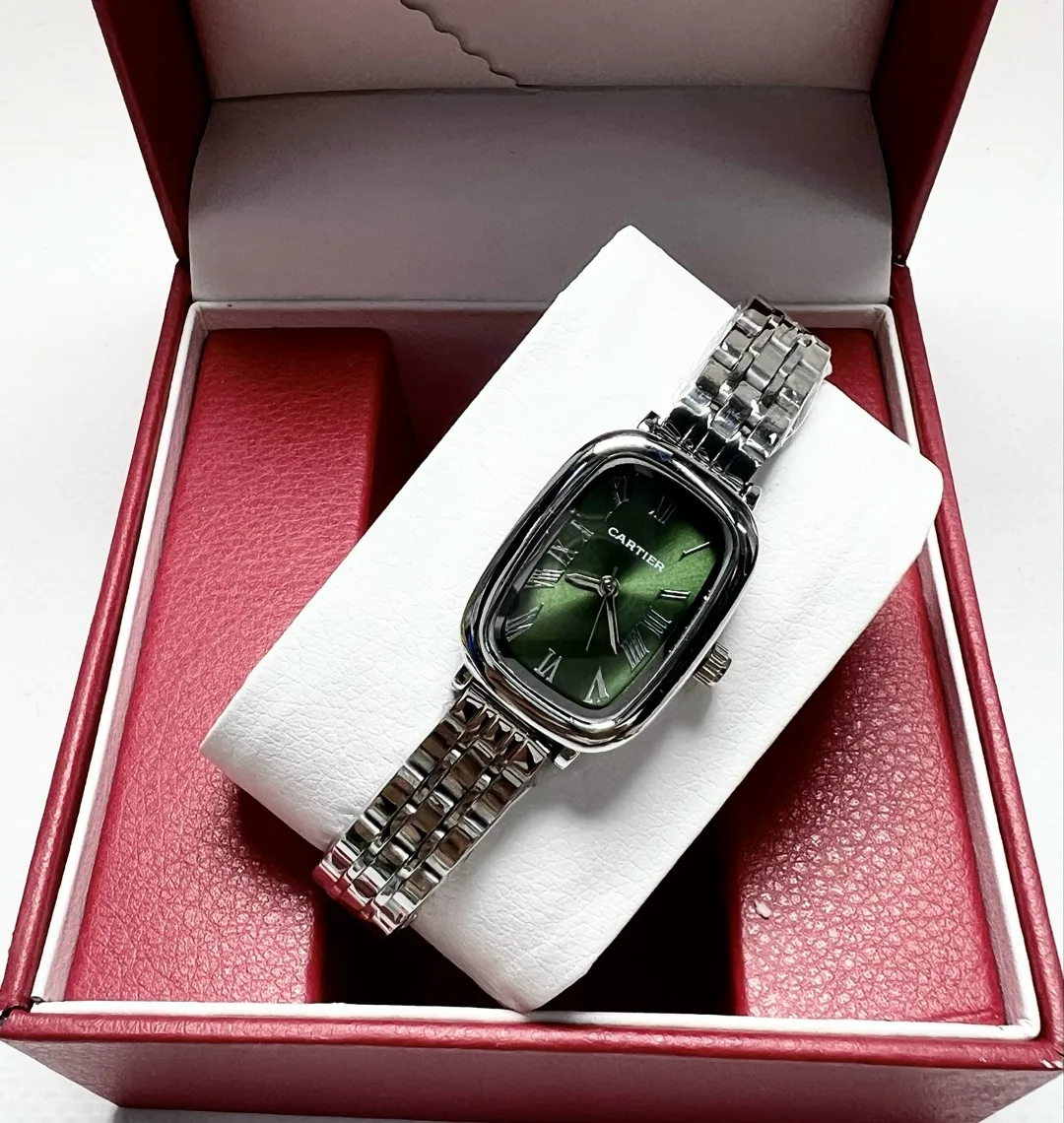 Часы женские CARTIER — фото 1