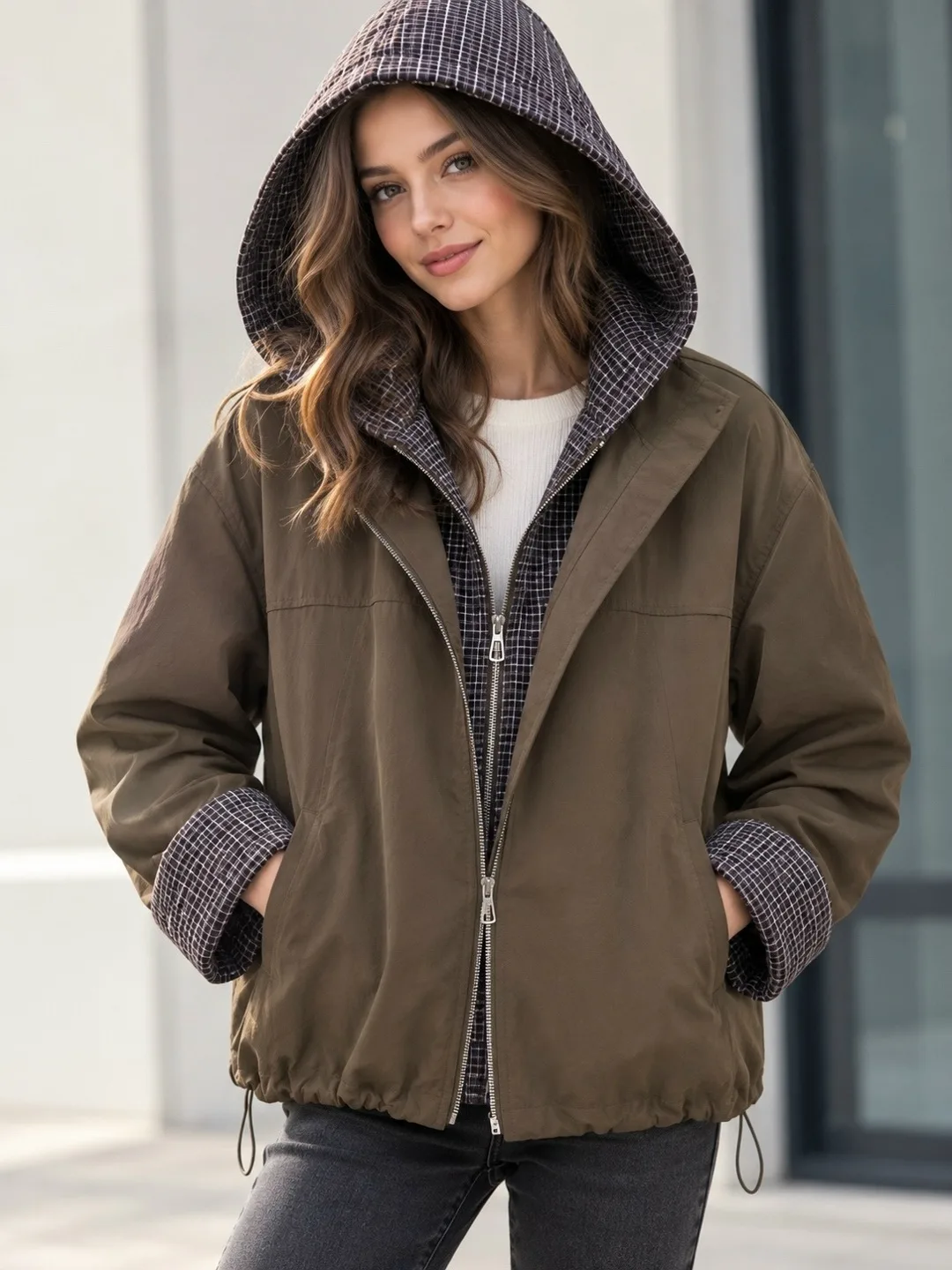 Универсальность легко сочетается с джинсами, брюками и спортивными образами — фото 3