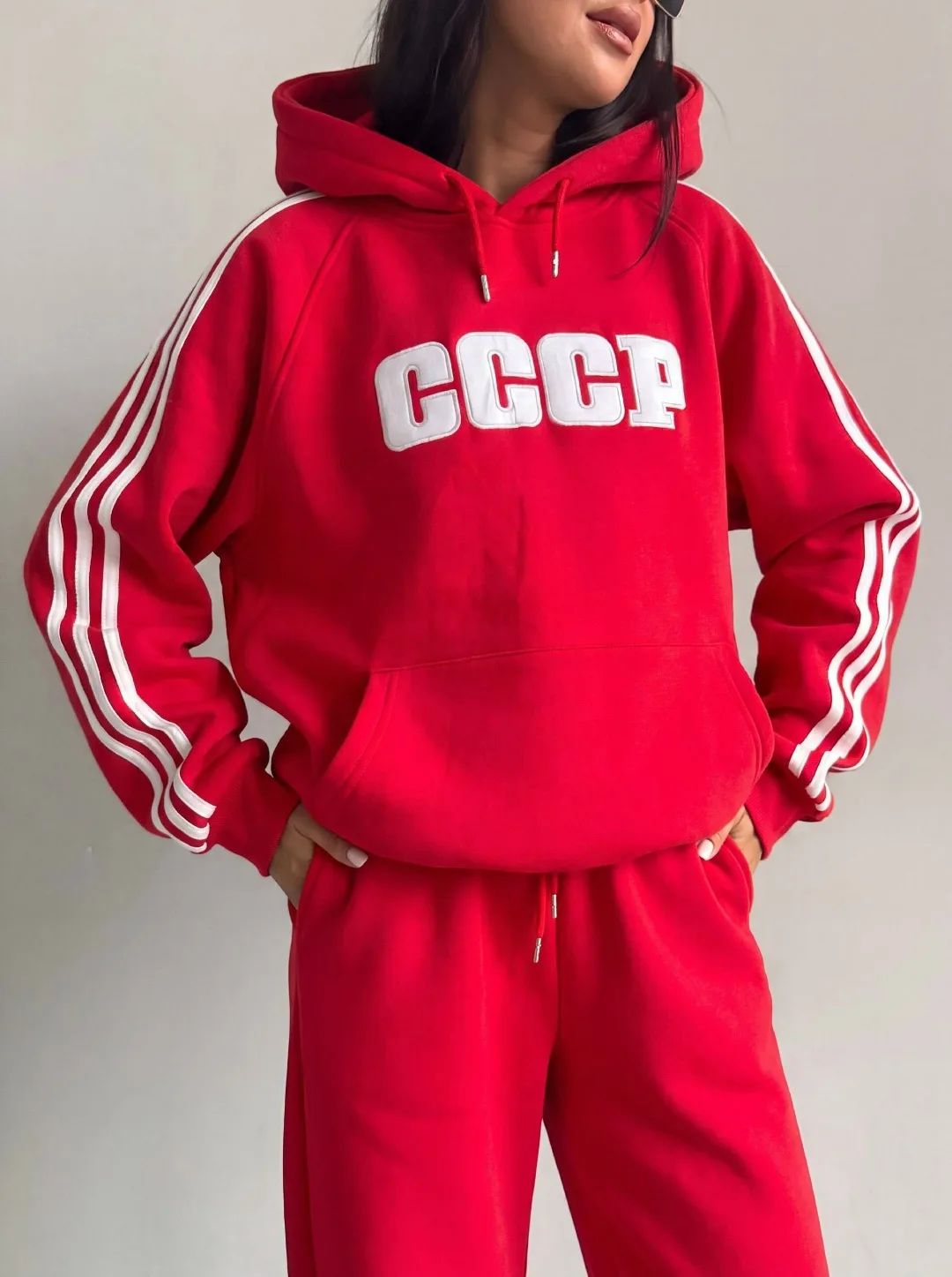 Спортивный костюм с объемным худи и прямыми — фото 1