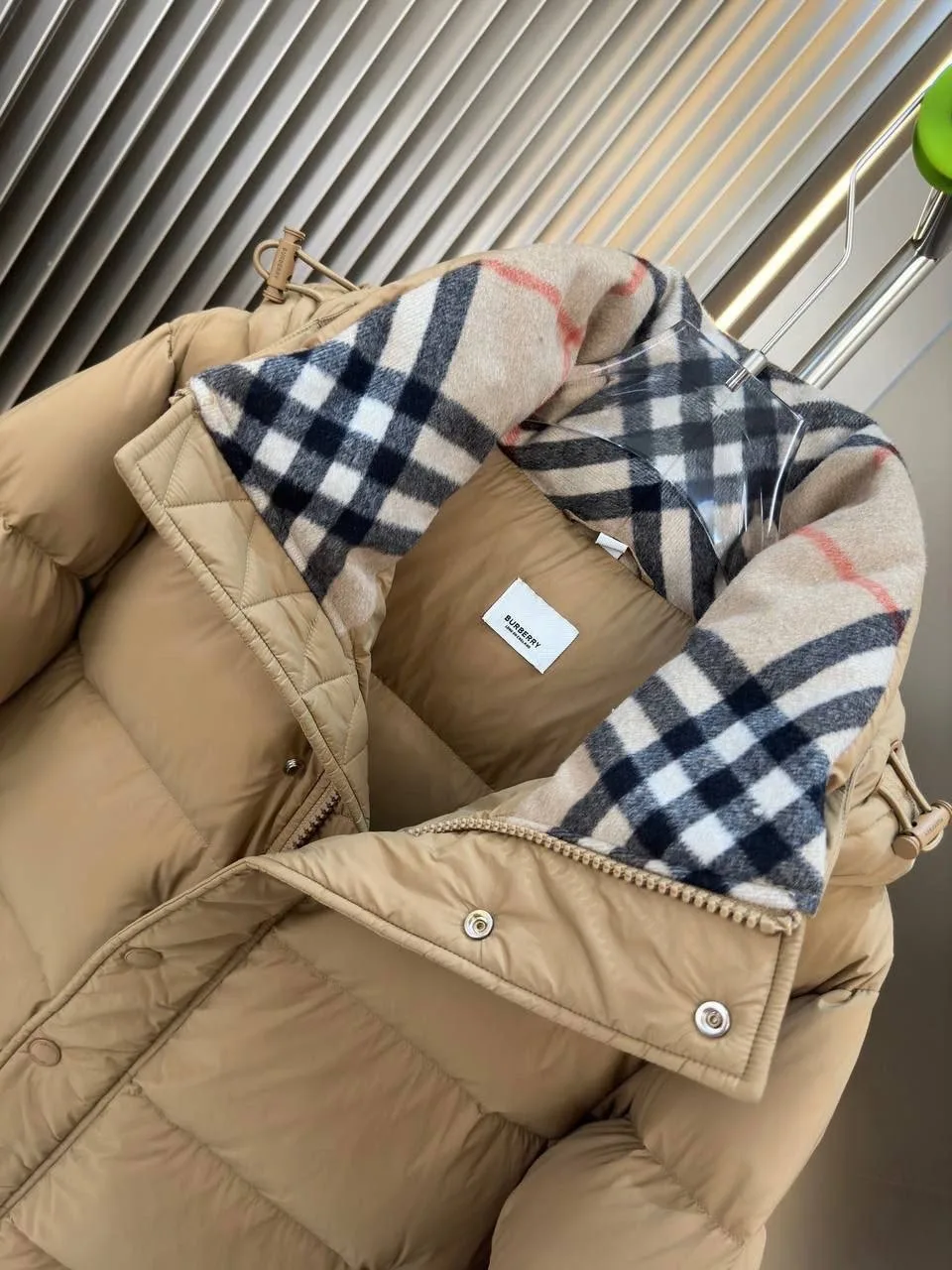 Burberry короткий пуховик — фото 5