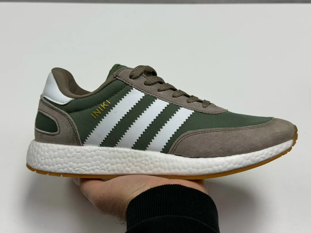 Adidas кроссовки — фото 1