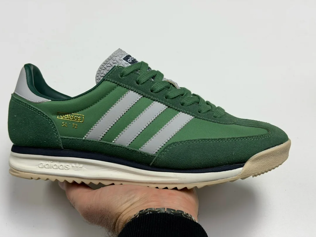 Adidas кроссовки — фото 1