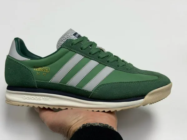 Adidas кроссовки — фото 1
