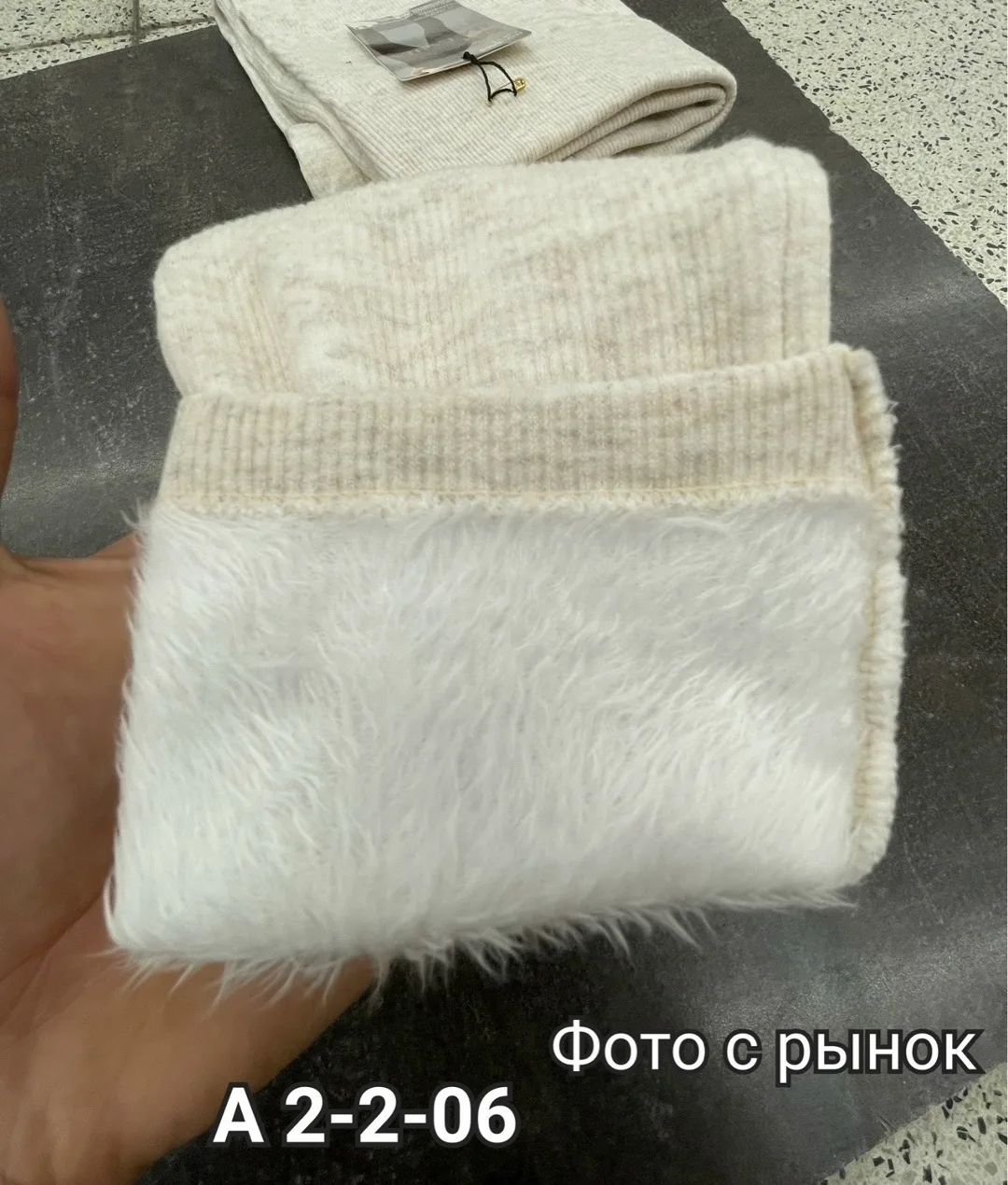Леггинсы с рельефным рубчиком и меховым вставками — фото 4
