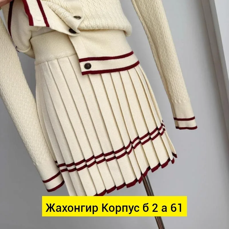 Костюм двойка из вязаного материала — фото 3