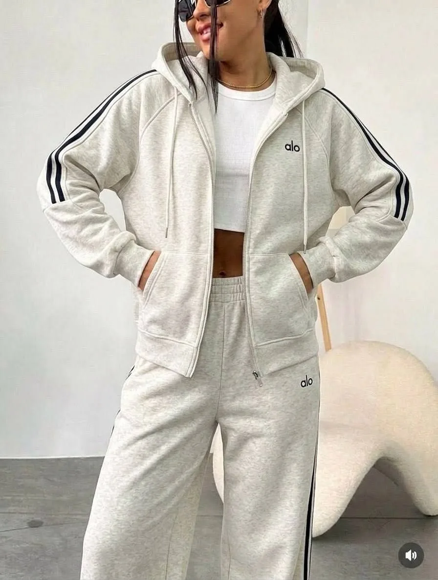 Новый костюм Adidas с начесом и часами — фото 1